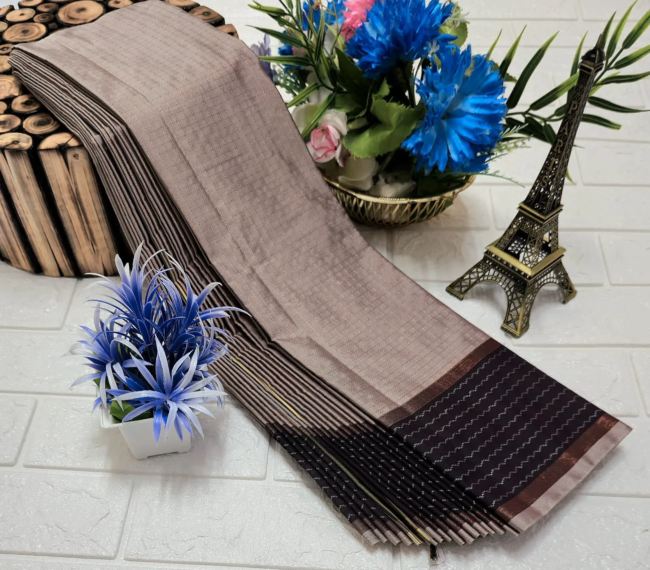 Grand Vertical Line Butta Soft Silk Saree